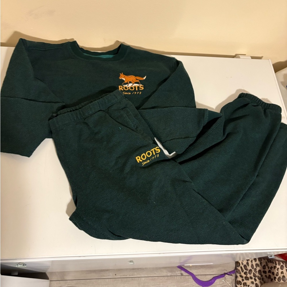 Roots Women’s fox print sweat set size L EUC no signs of wear